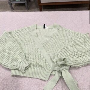 H&M sweater/ cardigan. Never been worn. Mint green color size small